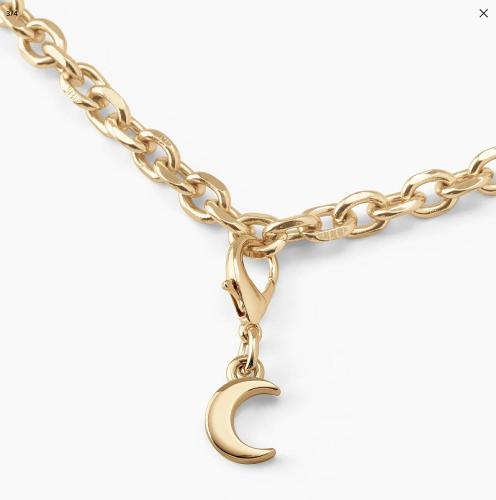 Glänzende goldene Halskette mit einem Mondanhänger