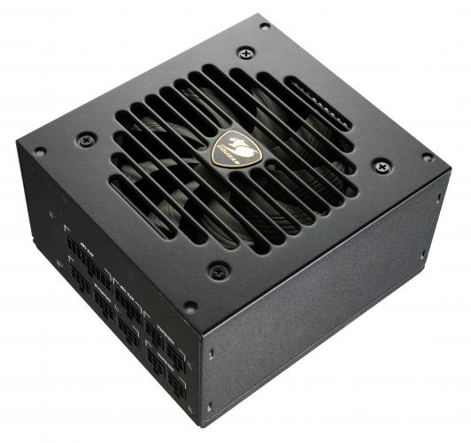 Schwarzes PC-Netzteil mit Lüfter und modularen Steckplätzen für individuelle Kabelanpassungen
