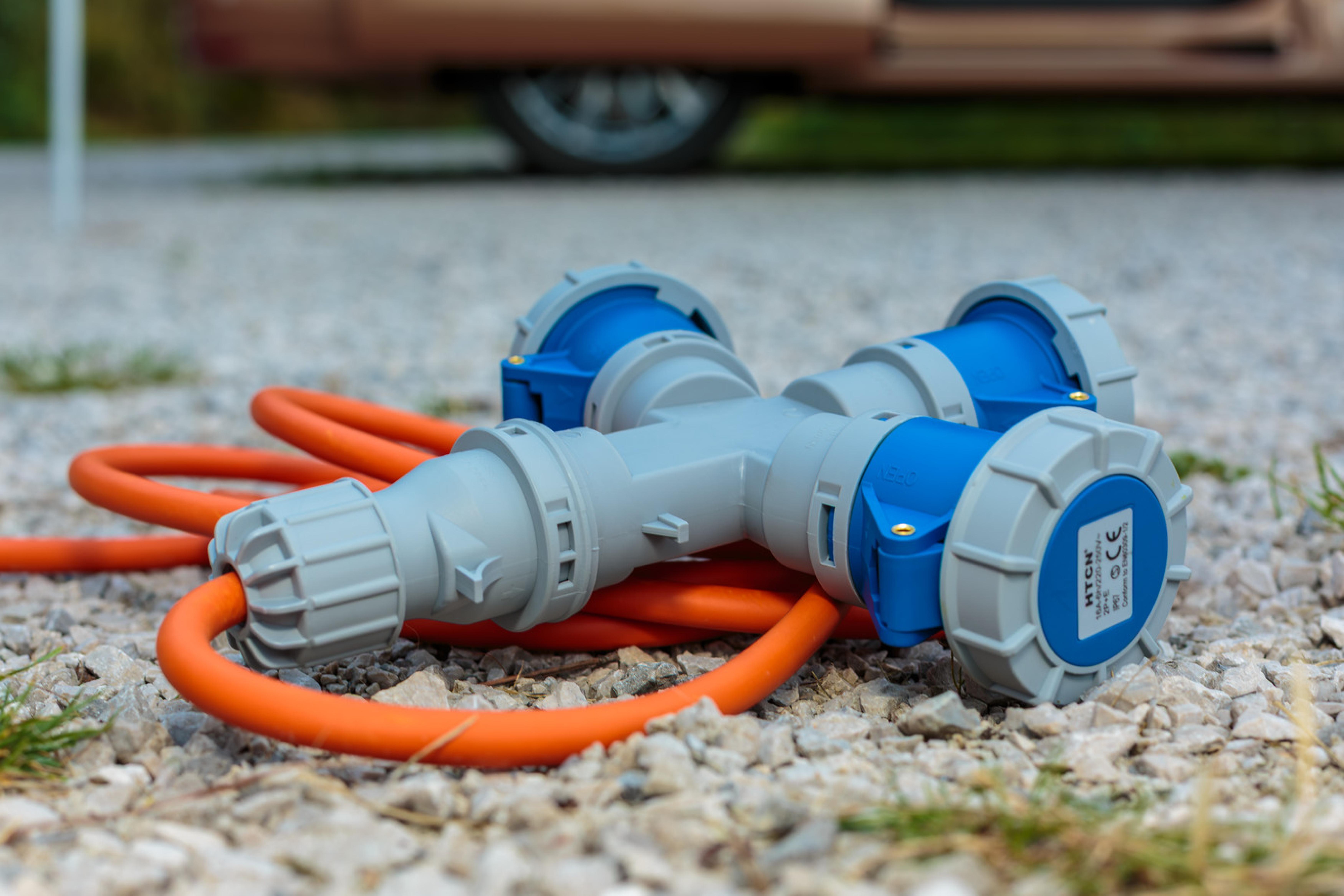 Brennenstuhl Verl.-Kabel CEE 3 Fach Verteiler 16A 2m