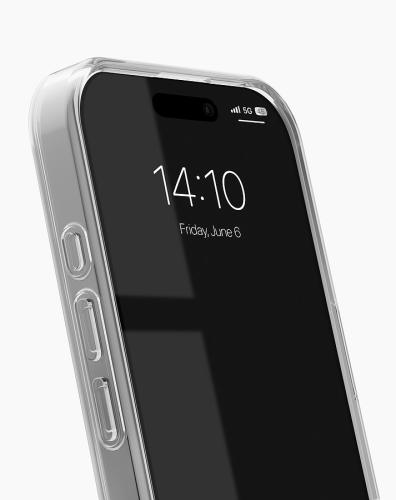 Nahaufnahme eines modernen Smartphones mit transparentem Case, das Uhrzeit und Datum anzeigt