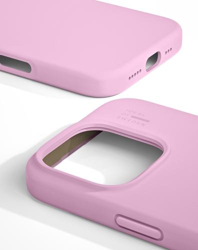 Nahaufnahme einer rosa Silikon-Handyhülle mit präzisen Aussparungen für Anschlüsse und Kamera