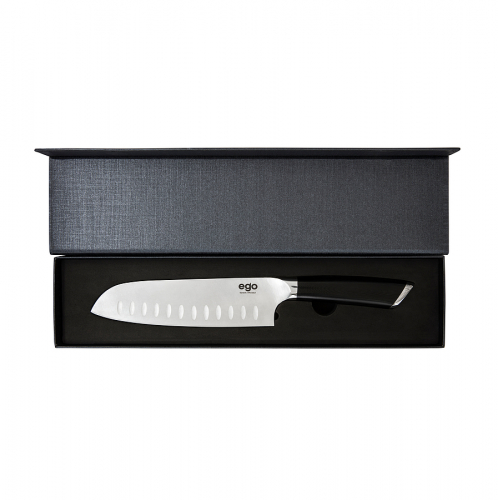 Hochwertiges Santokumesser in einer schwarzen Geschenkbox