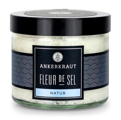 Ein Glas Ankerkraut Fleur de Sel Natur, Meersalz in eleganter Verpackung