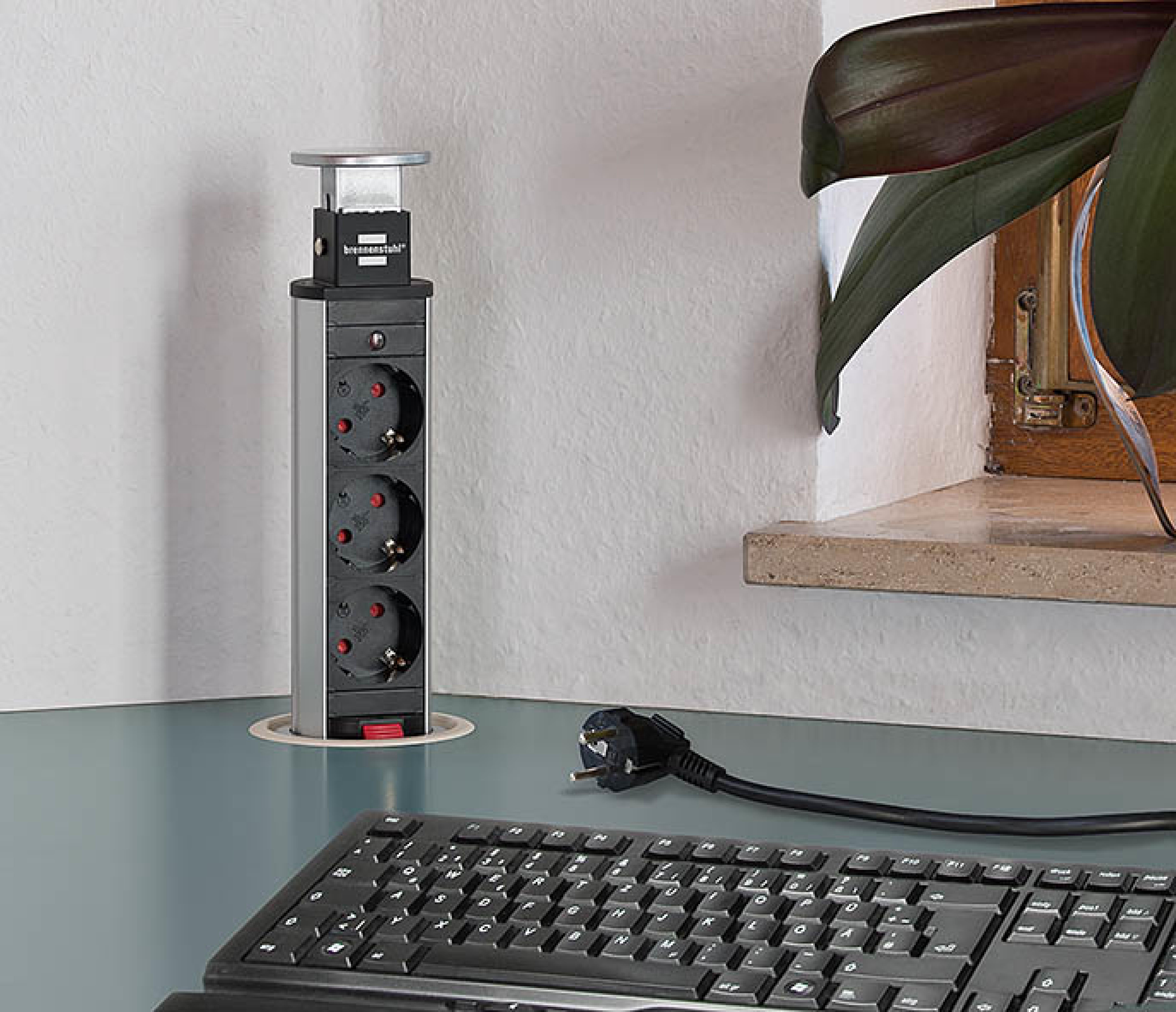 Brennenstuhl Steckdosenleiste Tower 3x 2m versenkbar schw