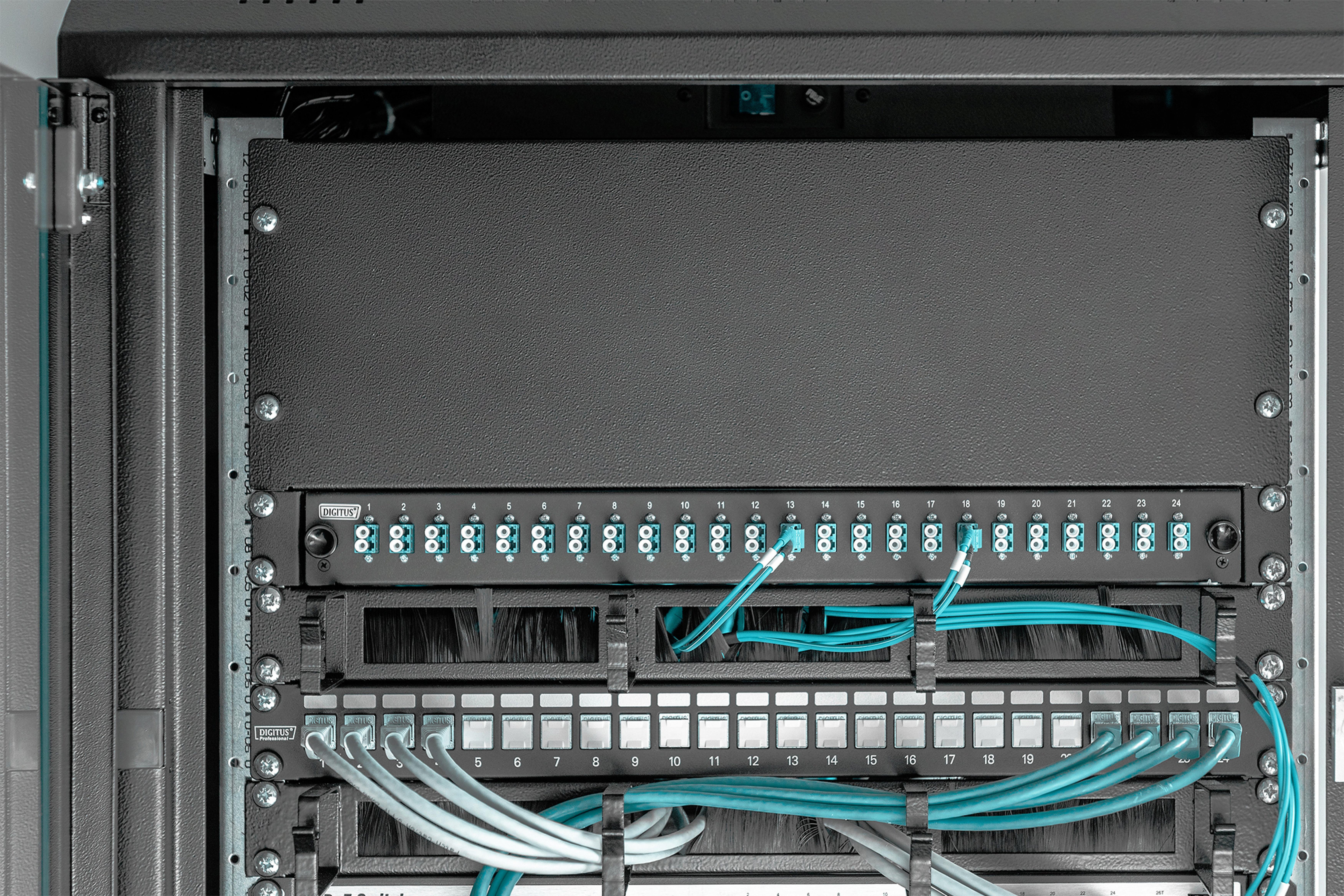 DIGITUS Abdeckplatte 4HE Blindabdeckung 483mm schwarz