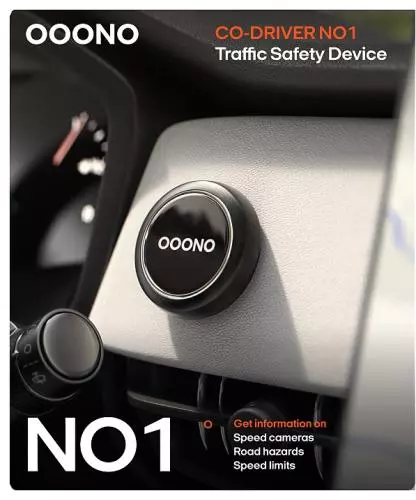 OOONO Co-Driver NO1 installiert im Auto zur Verkehrssicherheit