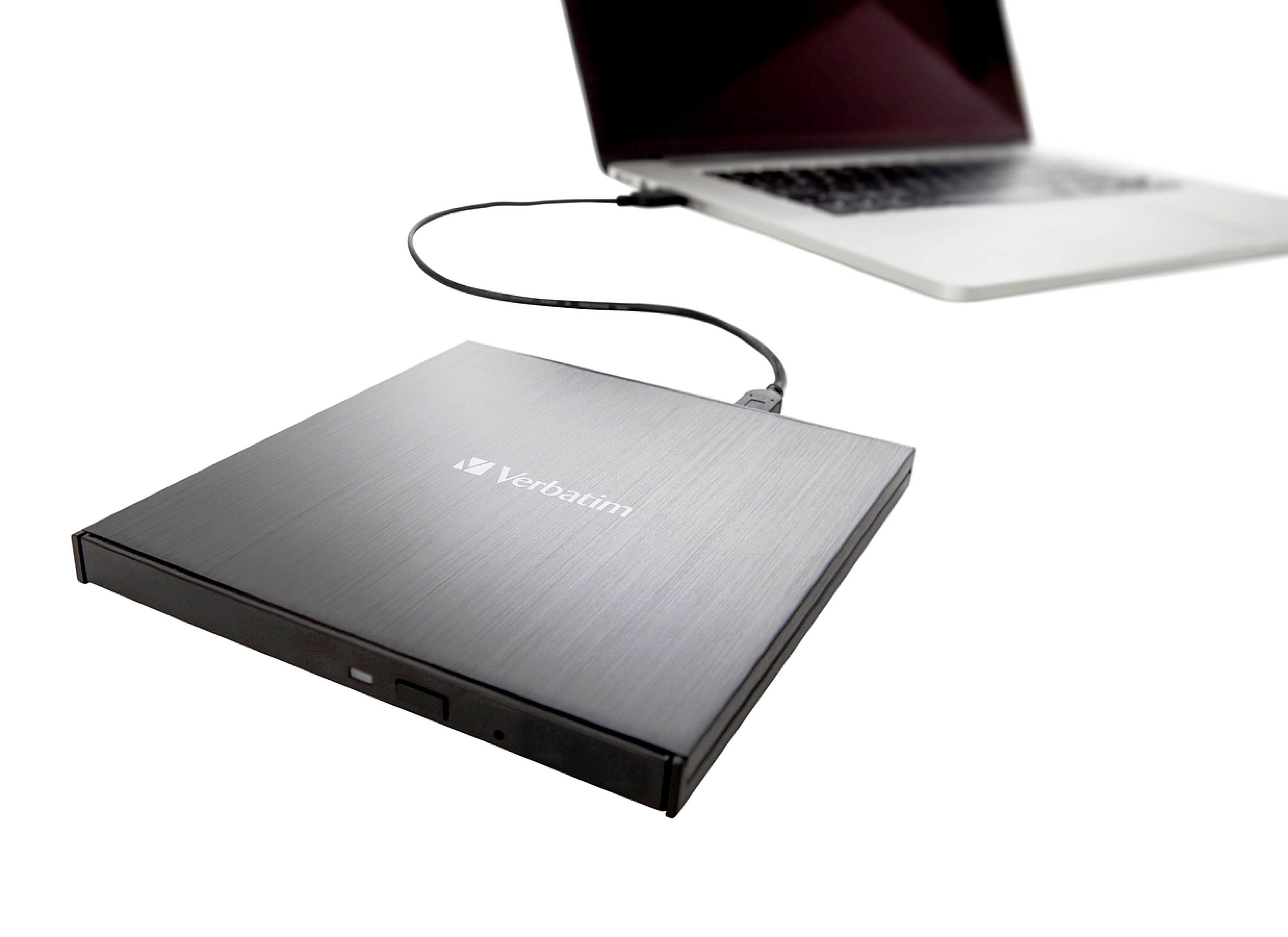 Externer Verbatim DVD-Brenner mit Kabel verbunden mit einem Laptop
